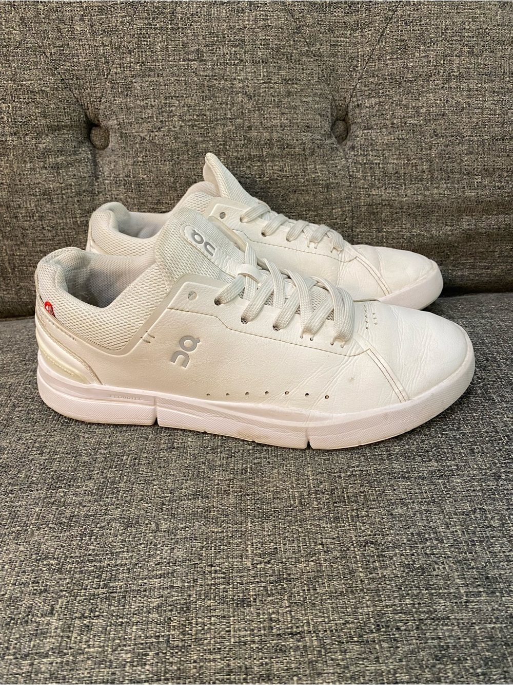 On Cloud The Roger White Leather Sneakers Women’s Size 9